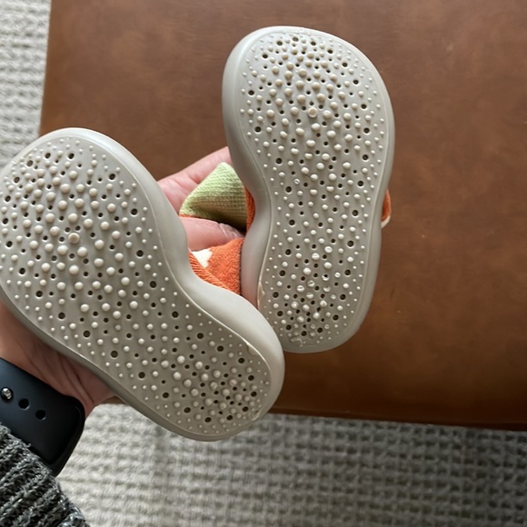 Infant 9-12 month sock shoes - Picture 2 of 3